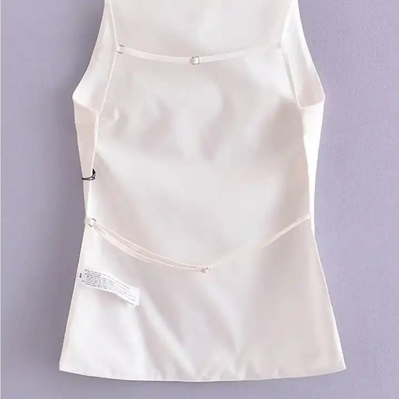 Women Lace up backless top - Picture 3 of 4